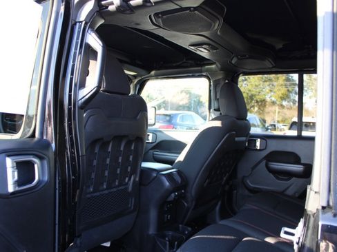 Used 2018 Jeep Wrangler Unlimited Rubicon image 27