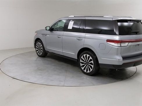 Used 2022 Lincoln Navigator Reserve image 17