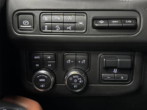 Used 2024 GMC Yukon XL Denali Ultimate image 28