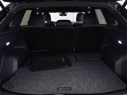 Used 2025 Volkswagen Atlas Cross Sport SEL Premium R-Line image 18