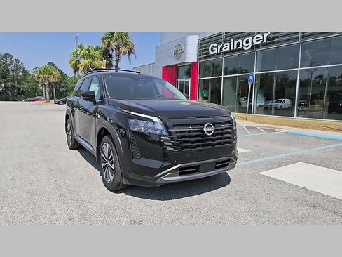 New 2026 Nissan Pathfinder Platinum FWD image 18