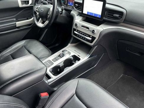 Used 2020 Ford Explorer XLT w/ Equipment Group 202A image 14
