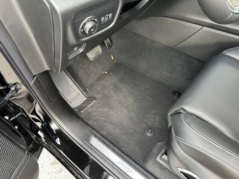 New 2025 Jeep Grand Cherokee Overland image 21