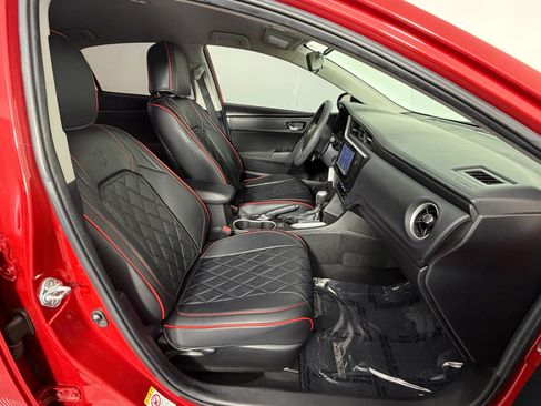 Used 2019 Toyota Corolla LE w/ Carpet Mat Package (TMS) FWD image 29