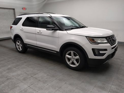 Used 2016 Ford Explorer XLT image 11