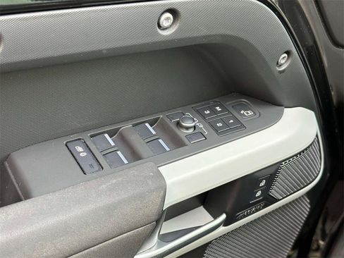 Used 2023 Land Rover Defender 110 X-Dynamic SE image 18