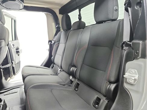 Used 2021 Jeep Gladiator Rubicon AWD/4WD image 36