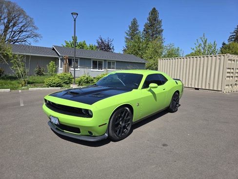 Used 2015 Dodge Challenger R/T Scat Pack w/ Leather Interior Group RWD image 5