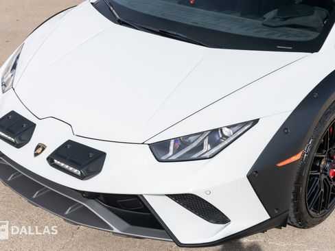 Used 2023 Lamborghini Huracan Sterrato image 6