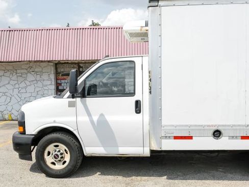 Used 2019 GMC Savana 3500 w/ Power Convenience Package image 12