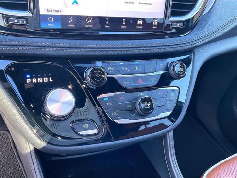Used 2024 Chrysler Pacifica Pinnacle image 30