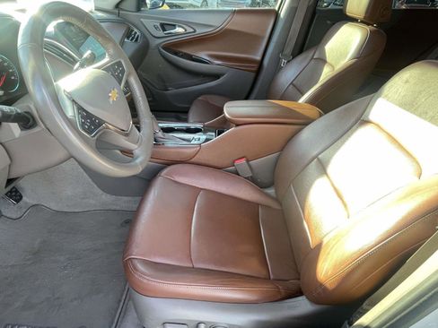 Used 2018 Chevrolet Malibu Premier w/ Premier Sun and Wheel Package image 10