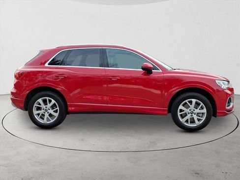 Used 2024 Audi Q3 2.0T Premium w/ Convenience Package image 4