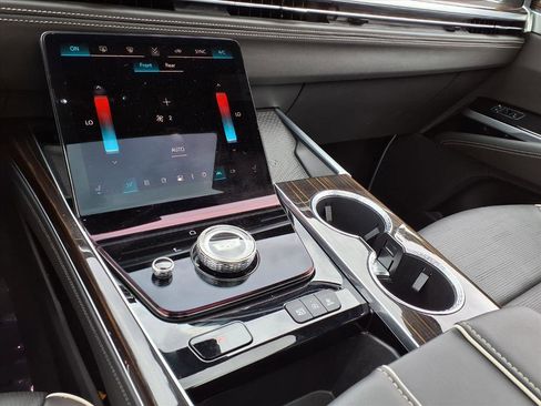 Certified 2025 Cadillac Escalade Premium Luxury image 25