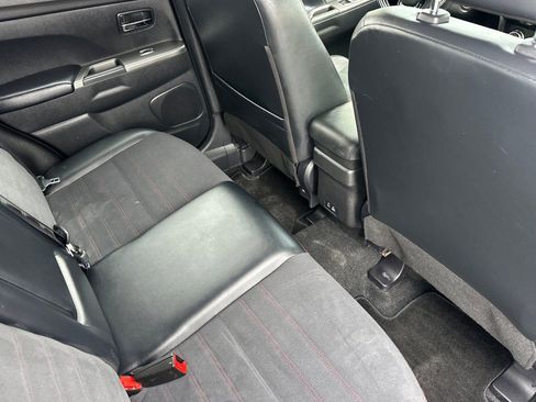 Used 2024 Mitsubishi Outlander Sport SE image 17