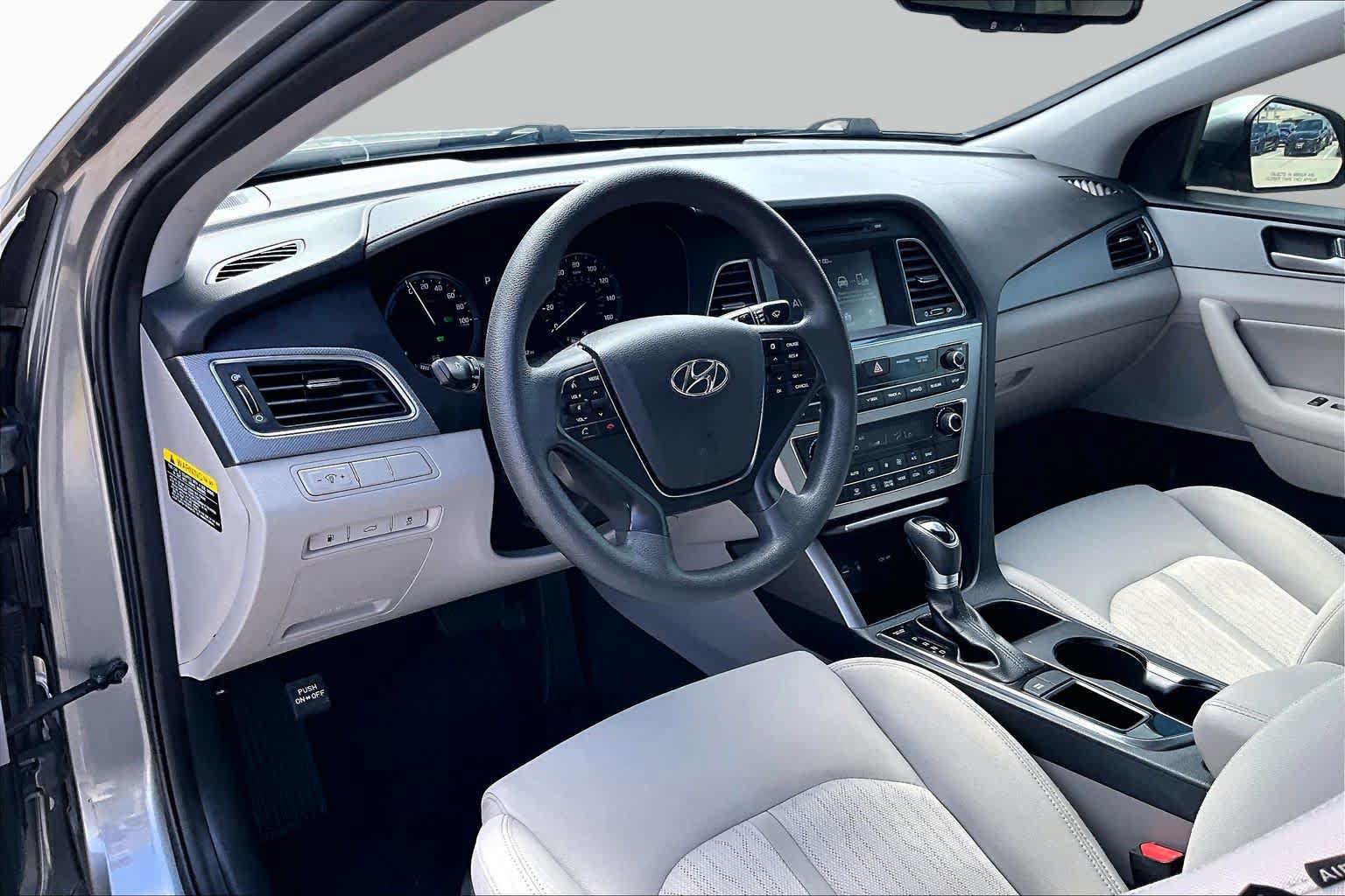 Used 2017 Hyundai Sonata SE FWD image 16