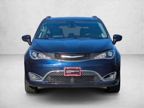 Used 2018 Chrysler Pacifica Touring-L Plus image 2