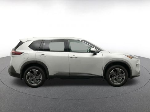 Used 2025 Nissan Rogue SV FWD image 10