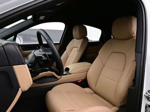 Certified 2026 Porsche Cayenne Coupe AWD/4WD image 5