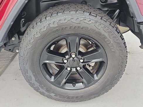 Used 2021 Jeep Wrangler Unlimited Sahara image 32