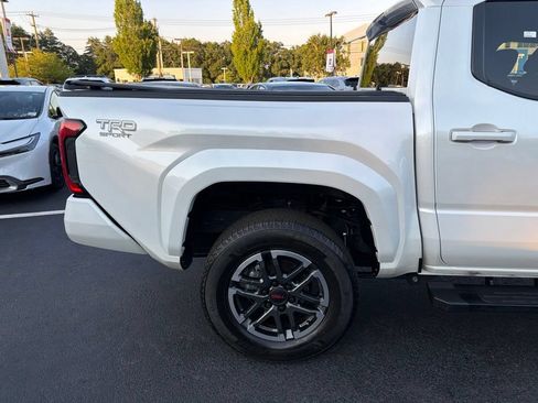 Certified 2025 Toyota Tacoma TRD Sport AWD/4WD image 5