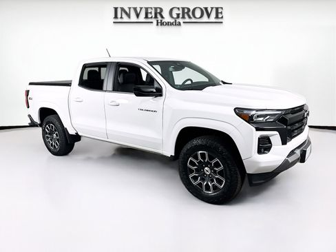 Used 2023 Chevrolet Colorado Z71 w/ Z71 Convenience Package 2 AWD/4WD image 3