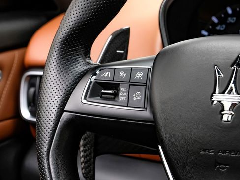 Used 2019 Maserati Levante S GranSport image 14