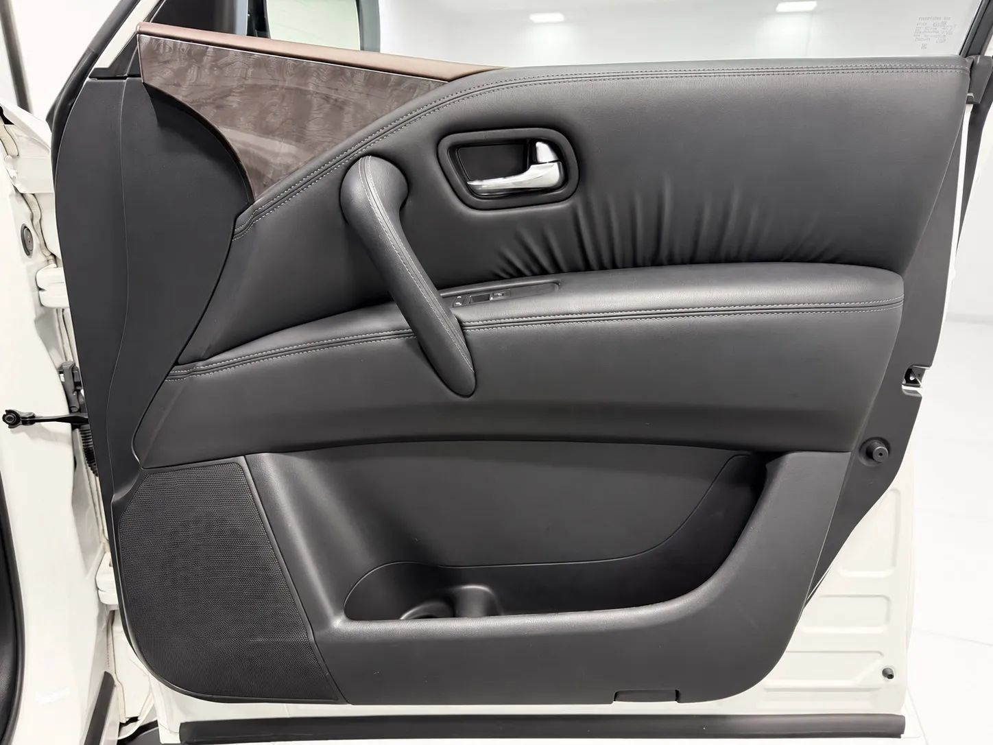 Used 2022 Nissan Armada Platinum w/ Captain's Chairs Package RWD image 28