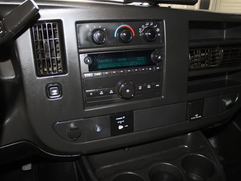Used 2017 Chevrolet Express 2500 Extended RWD image 12
