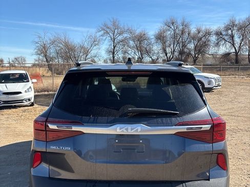 Used 2023 Kia Seltos EX image 4