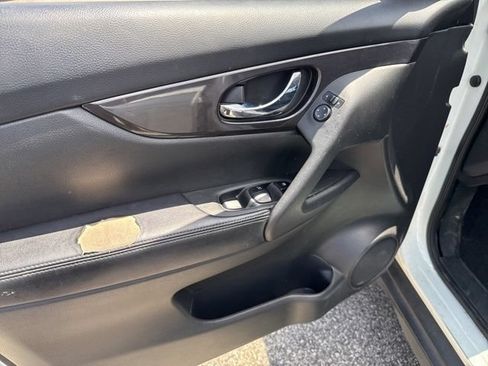 Used 2018 Nissan Rogue S FWD image 23