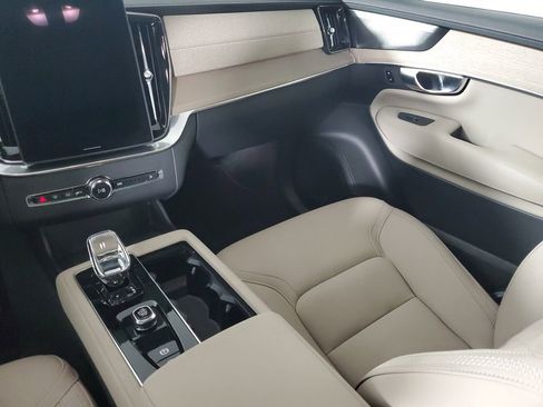 Certified 2025 Volvo XC90 B6 Plus image 16