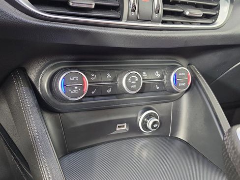 Used 2024 Alfa Romeo Stelvio Veloce AWD/4WD image 30