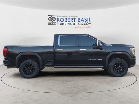 Used 2023 GMC Sierra 3500 Denali w/ Denali Black Diamond Edition image 5