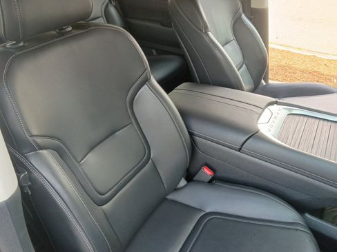 Used 2025 Nissan Armada SV AWD/4WD image 28