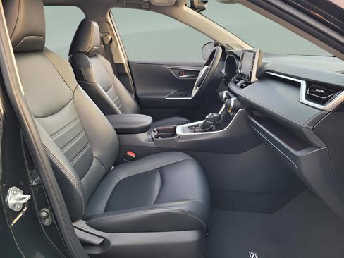 Used 2021 Toyota RAV4 Limited image 20