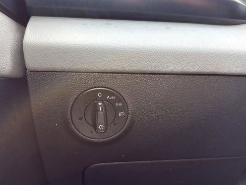 Used 2022 Volkswagen Taos SE image 10