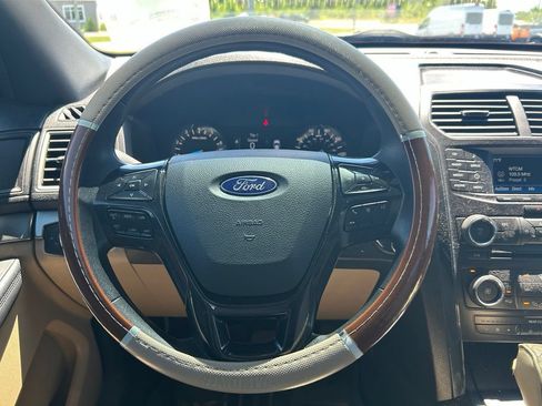 Used 2017 Ford Explorer FWD image 13