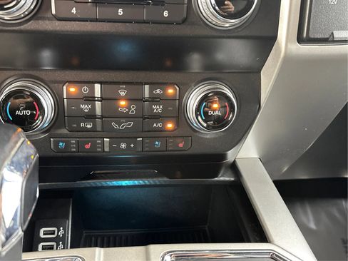 Used 2020 Ford F150 Lariat w/ Equipment Group 502A Luxury AWD/4WD image 37