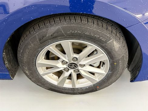 Used 2025 Toyota Camry LE image 11