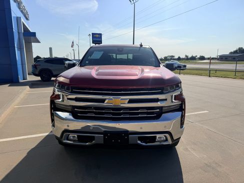 Used 2022 Chevrolet Silverado 1500 LTZ w/ LTZ Premium Package AWD/4WD image 3