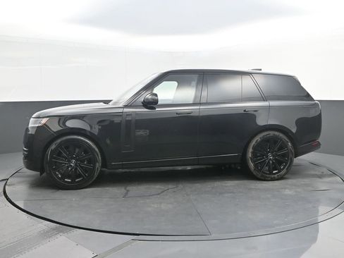 Used 2023 Land Rover Range Rover SE AWD/4WD image 2