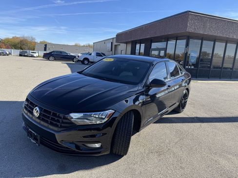 Used 2020 Volkswagen Jetta R-Line w/ R-Line Cold Weather Package image 3