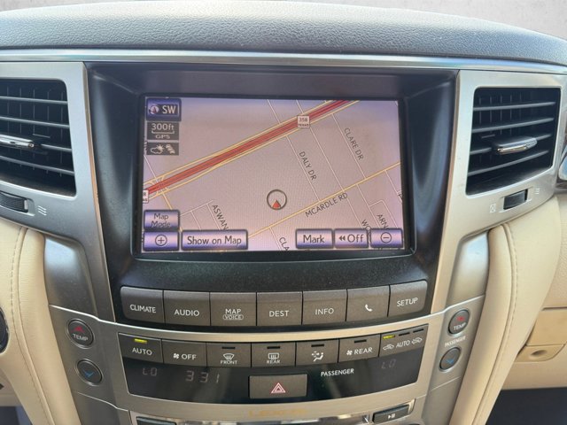 Used 2013 Lexus LX 570 4WD w/ Luxury Pkg image 12