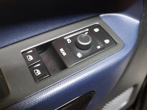 Used 2025 Volkswagen ID. Buzz Pro S RWD image 31