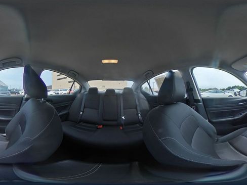 Used 2025 Nissan Altima 2.5 SV FWD image 42