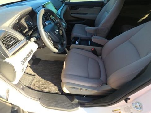 Used 2024 Honda Odyssey EX image 13