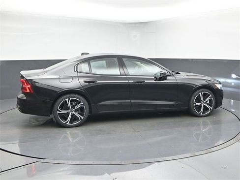 Used 2024 Volvo S60 B5 Plus image 8