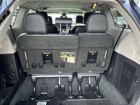 Used 2020 Toyota Sienna SE FWD image 10