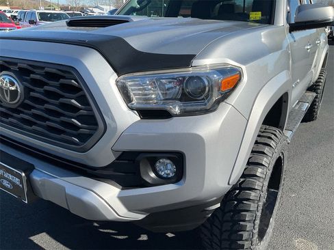 Used 2020 Toyota Tacoma TRD Sport image 9